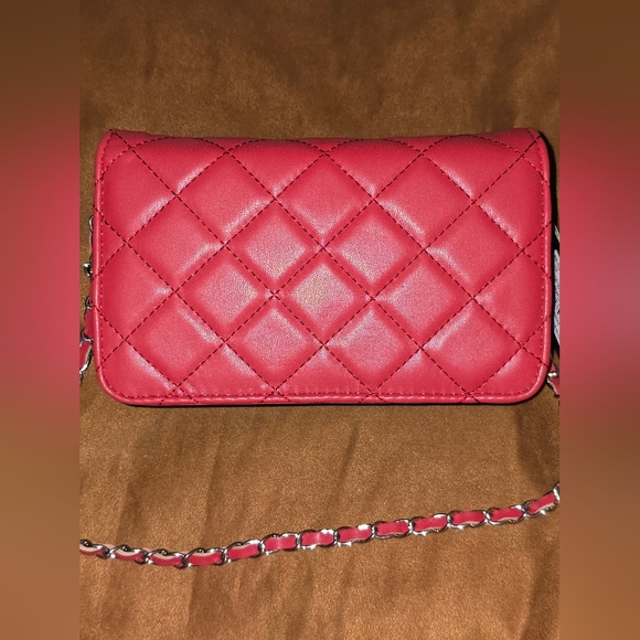 Badgley Mischka Diamond Quilted Crossbody With Pearls. Red Vegan Leather NWT - Picture 3 of 14